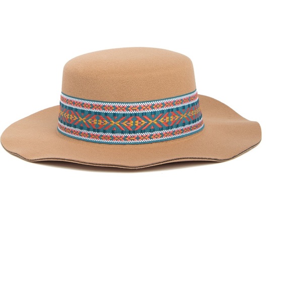 Beautiful boater hat comes with free ribbon - Picture 2 of 2